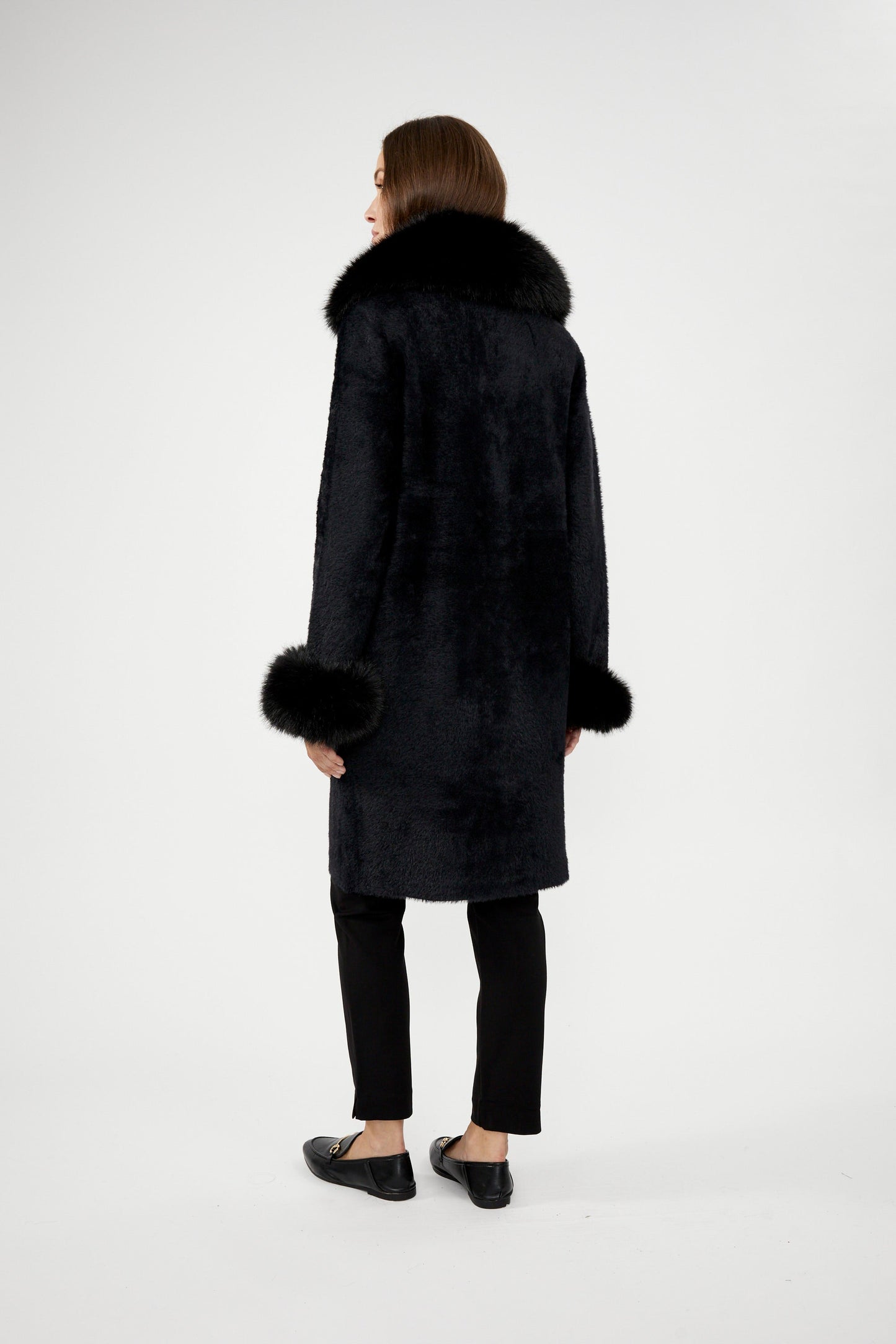 Abrigo largo sintético negro 243923