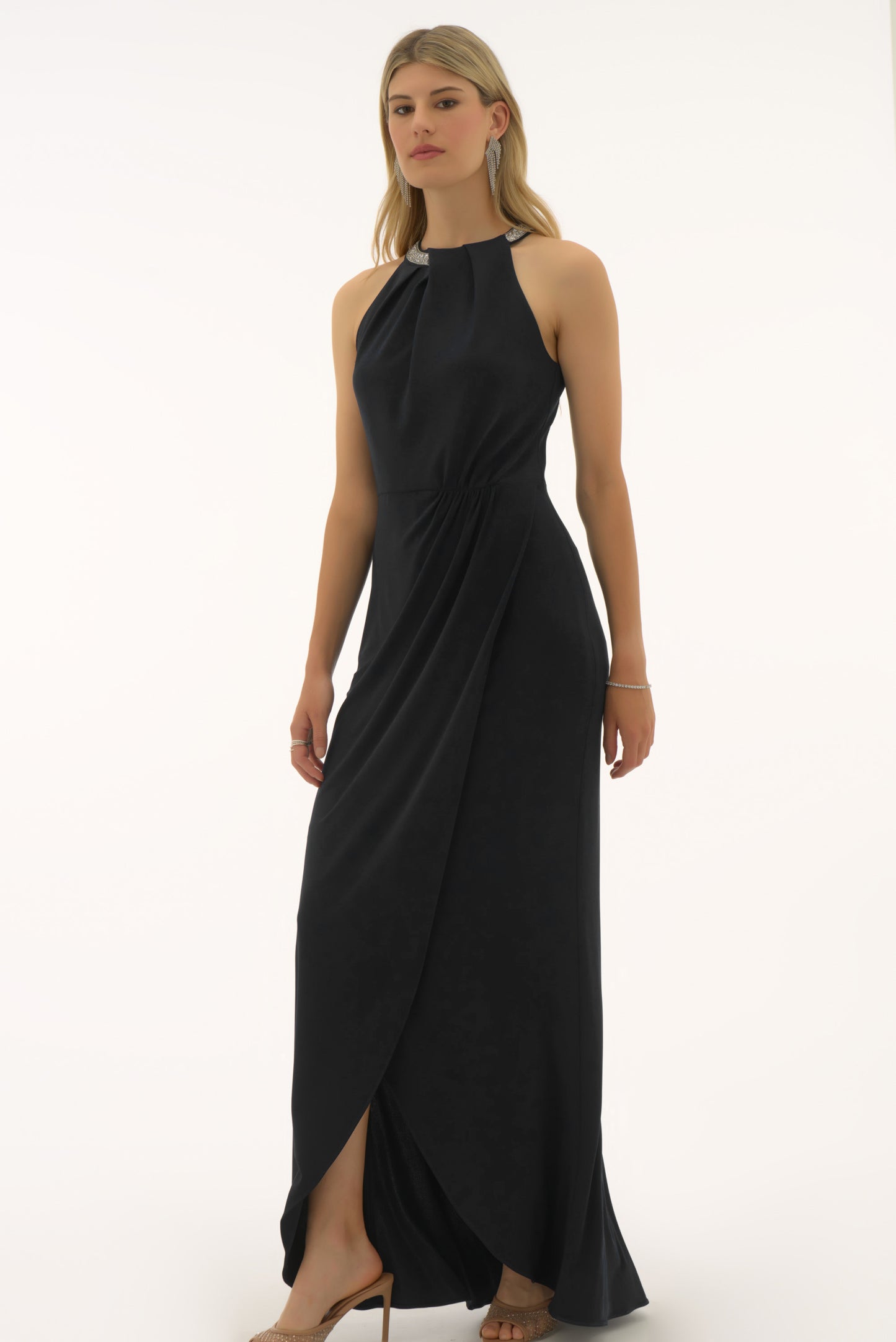 Vestido con cuello halter negro 251709 | Signature