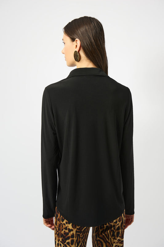 Blusa con cuello camisero negro 253941