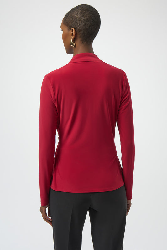 Blusa cruzada ajustada con detalle metálico rojo cereza 254117