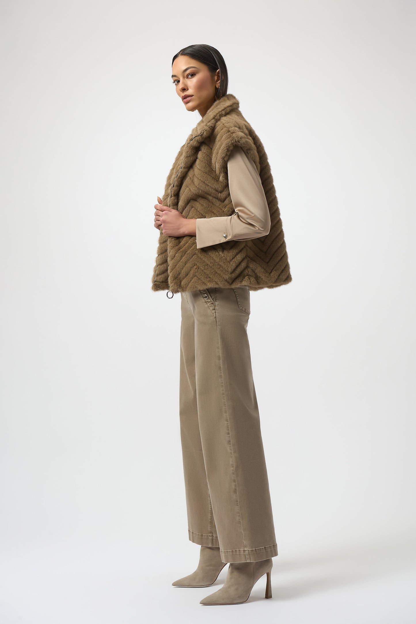 Chaleco de piel sintética con diseño de chevron avellana 254906