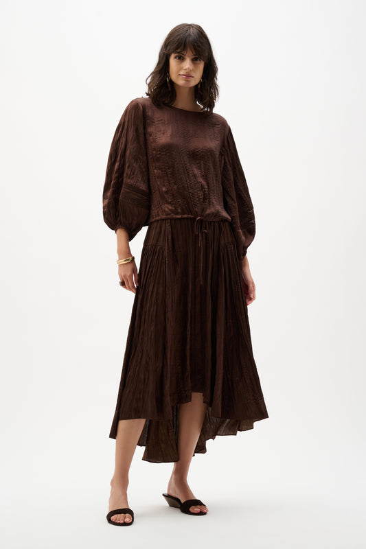 Blusa de raso plisado con pliegues caoba 262959