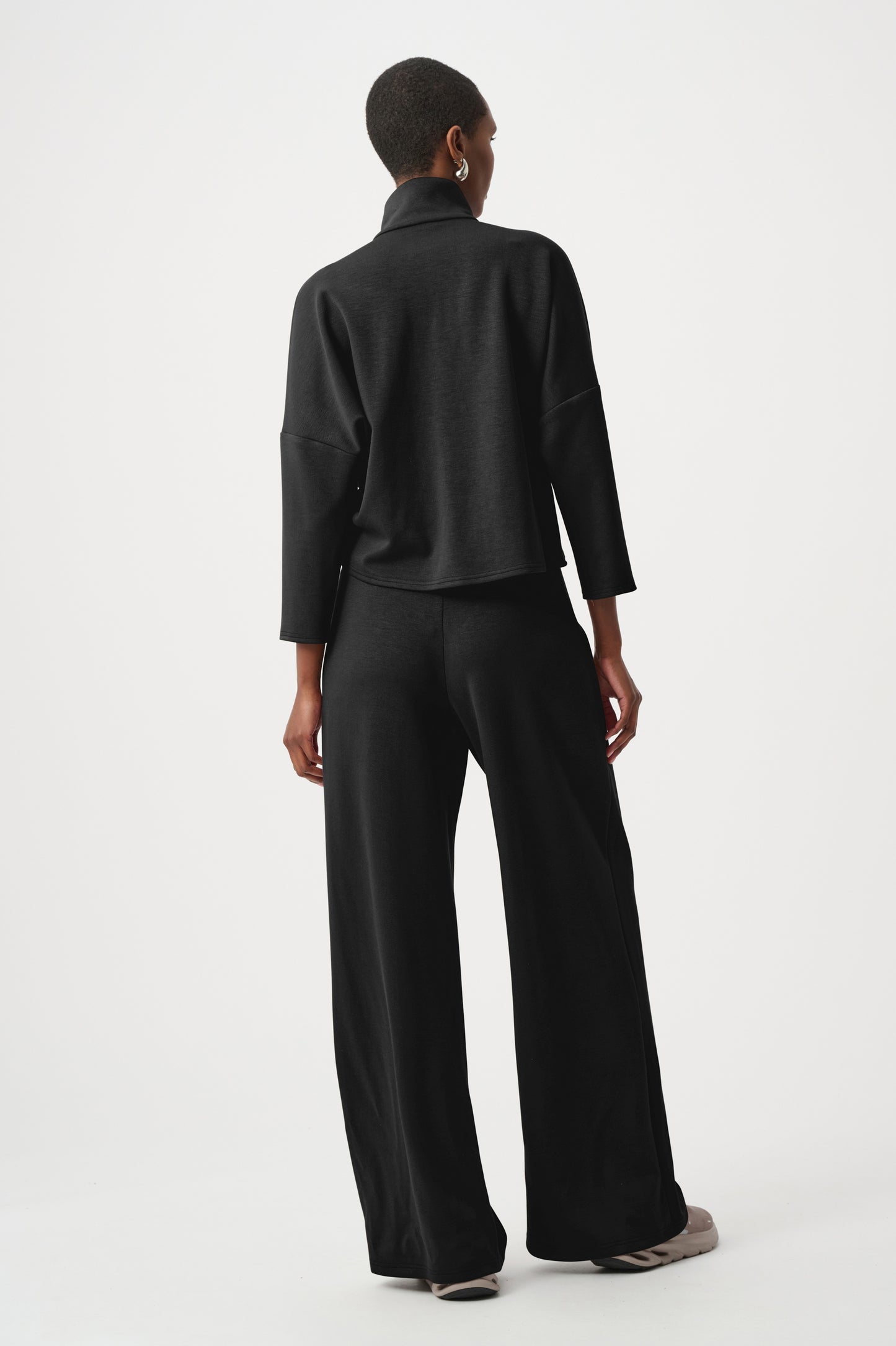 Jumpsuit con cuello medio y pierna ancha negro 263613