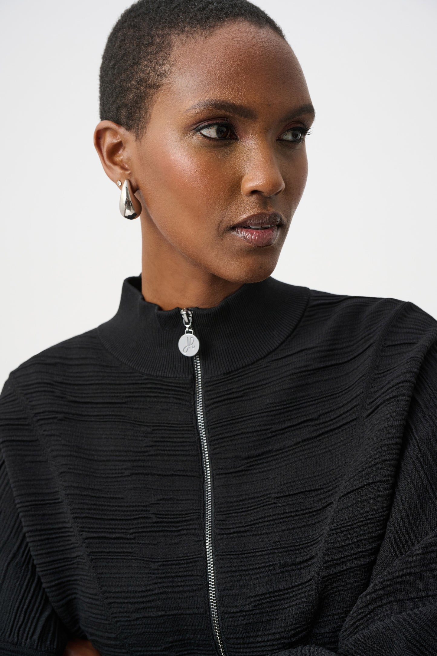Jersey texturizado con cuello medio negro 263631