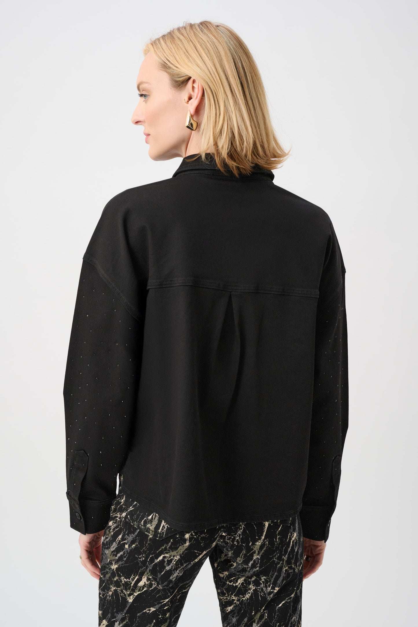 Blusa crop de mezclilla Featherweave con detalle de pedrería negro 263965