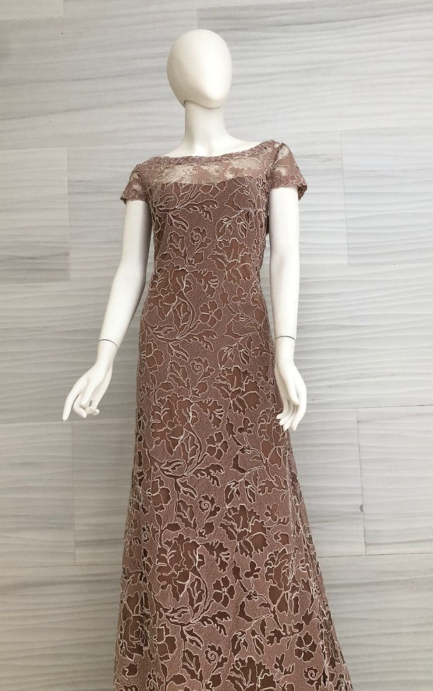 Vestido con bordado de peonias taupe ART1812LY