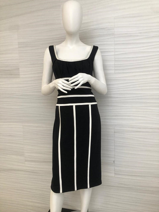 Vestido negro de coctel con vigos WJ86271MX