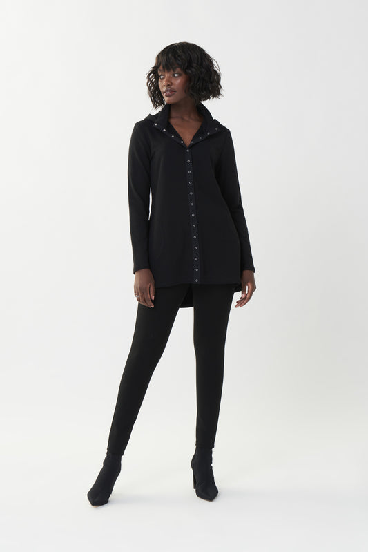 Blusón negro con capucha 223076