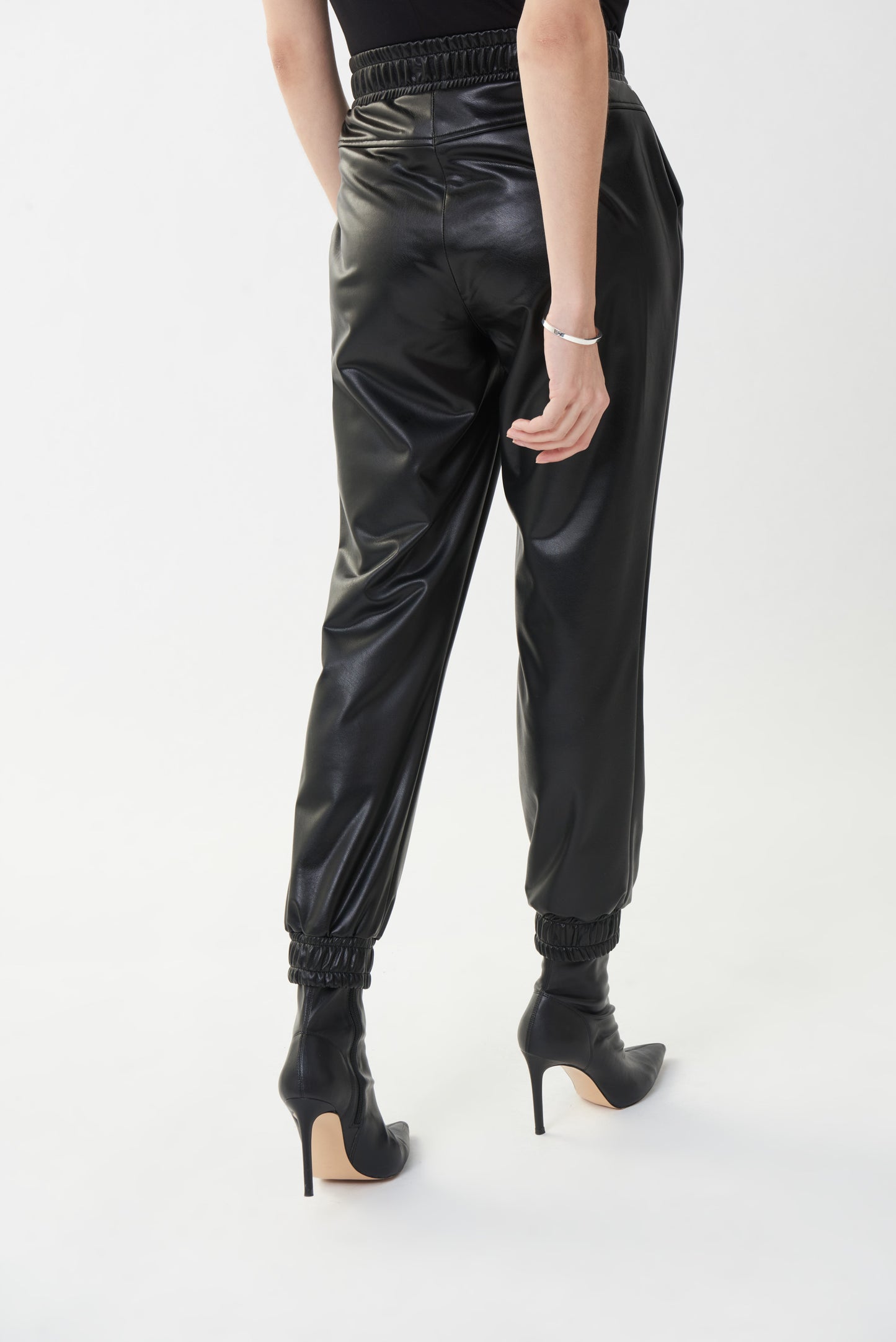 Pantalón jogger negro polipiel 223166