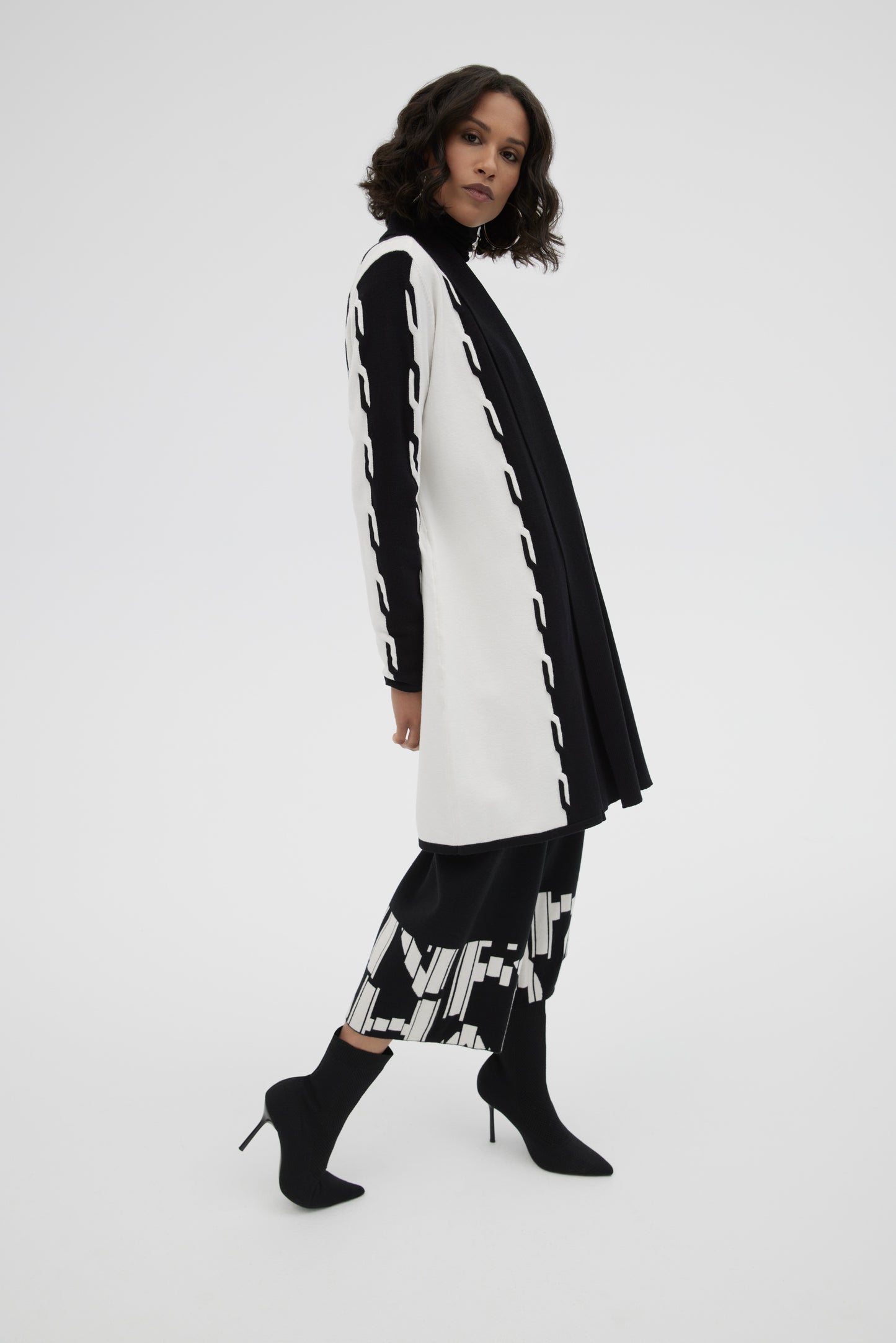 Sweater abierto blanco con negro 223944