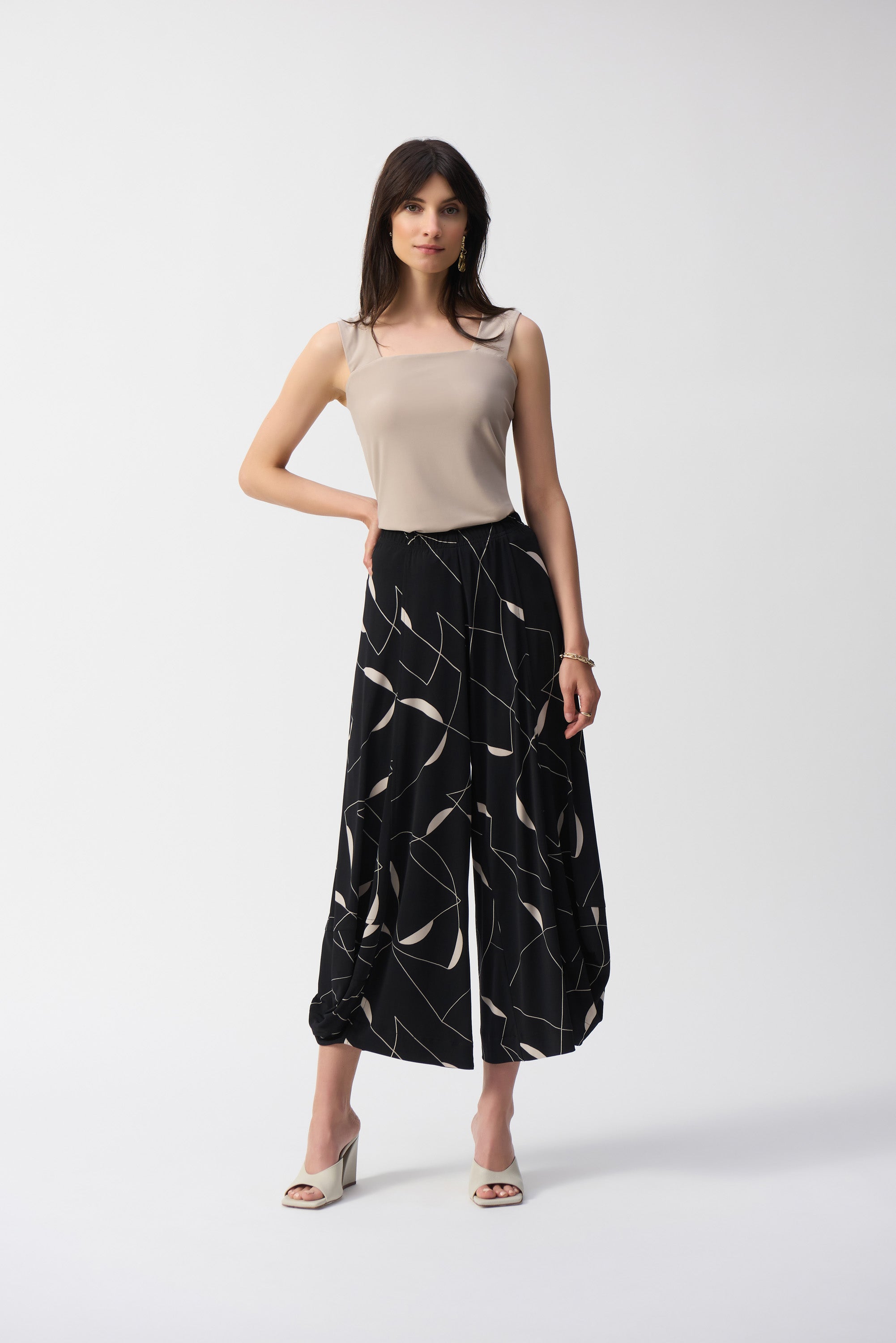 Camisola clásica con escote cuadrado Arena 143132S25