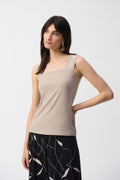 Camisola clásica con escote cuadrado Arena 143132S25