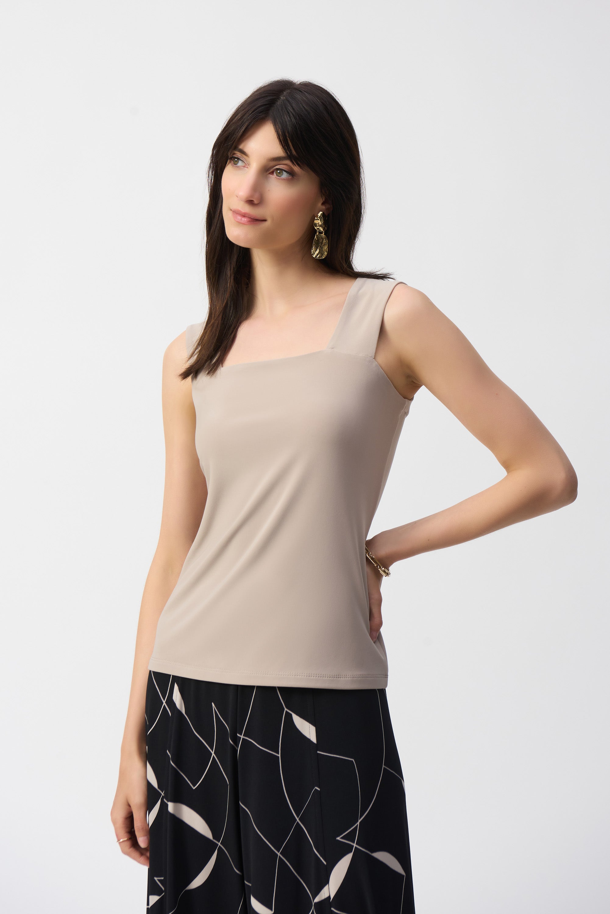 Camisola clásica con escote cuadrado Arena 143132S25