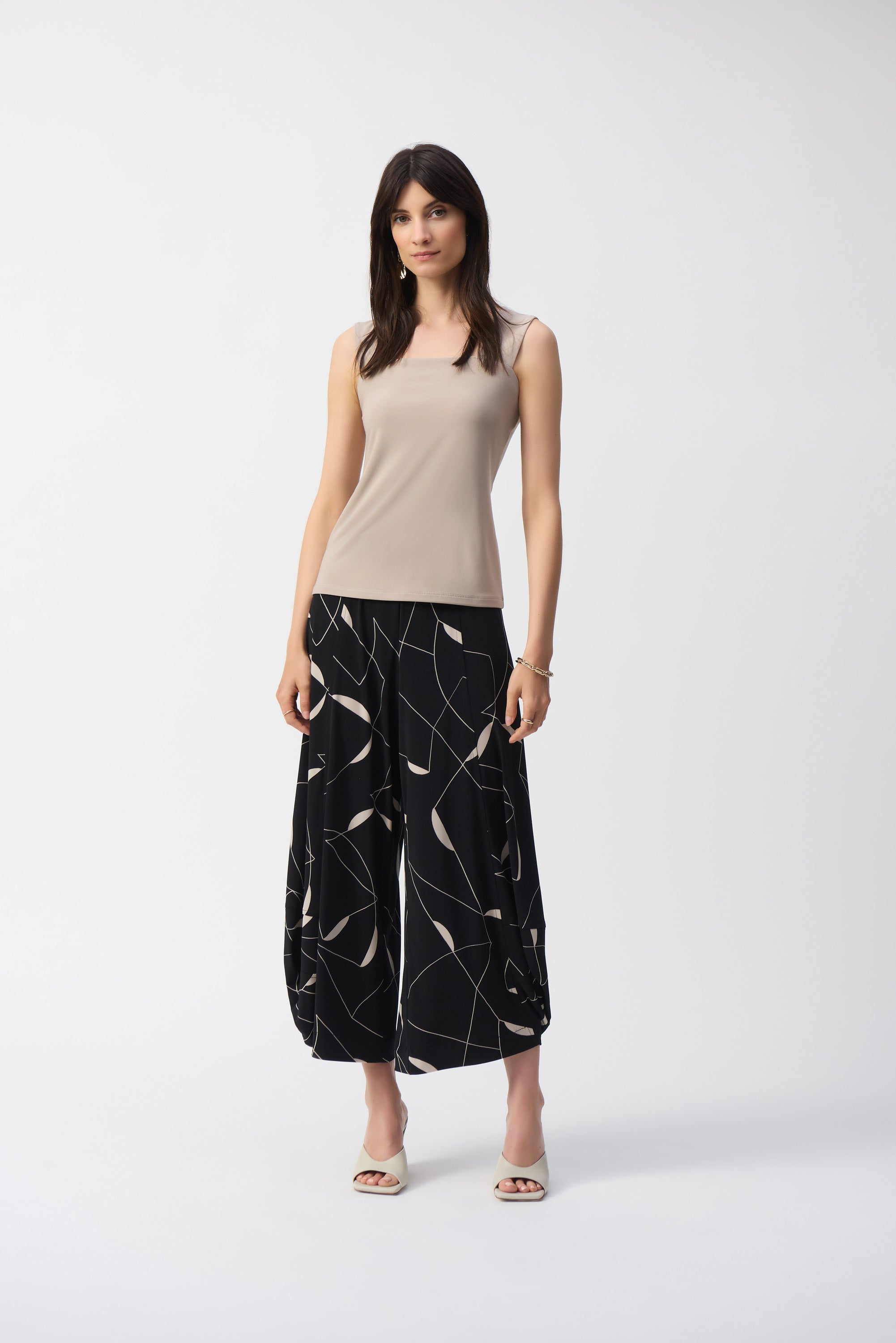 Camisola clásica con escote cuadrado Arena 143132S25