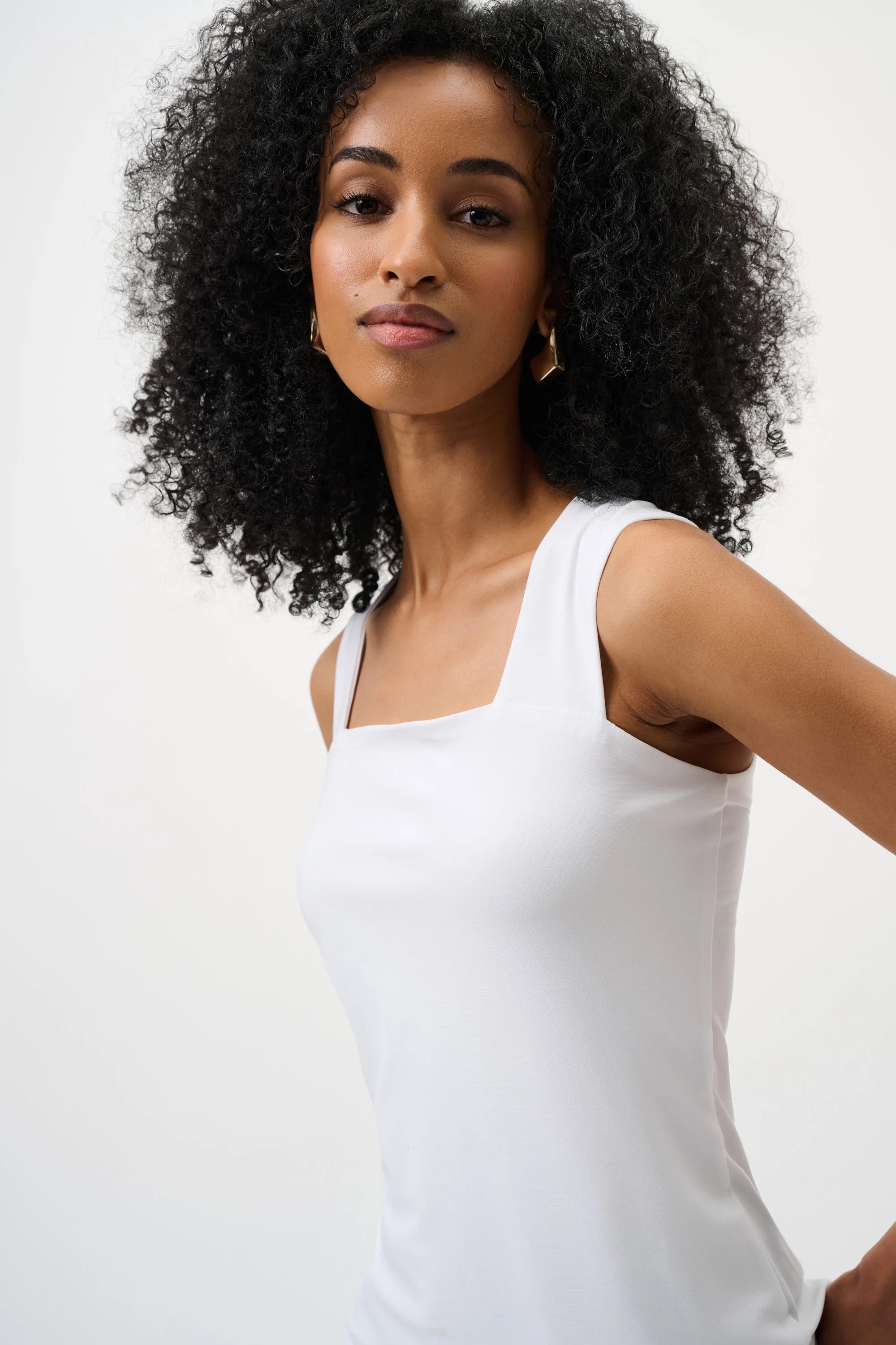 Blusa clásica con escote cuadrado blanco 143132
