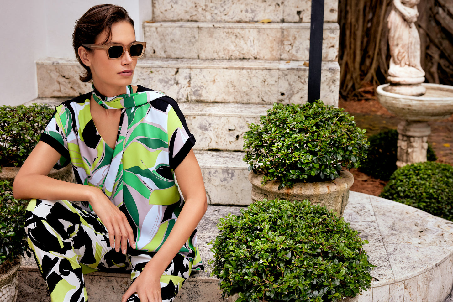 Pantalón con estampado abstracto 241266