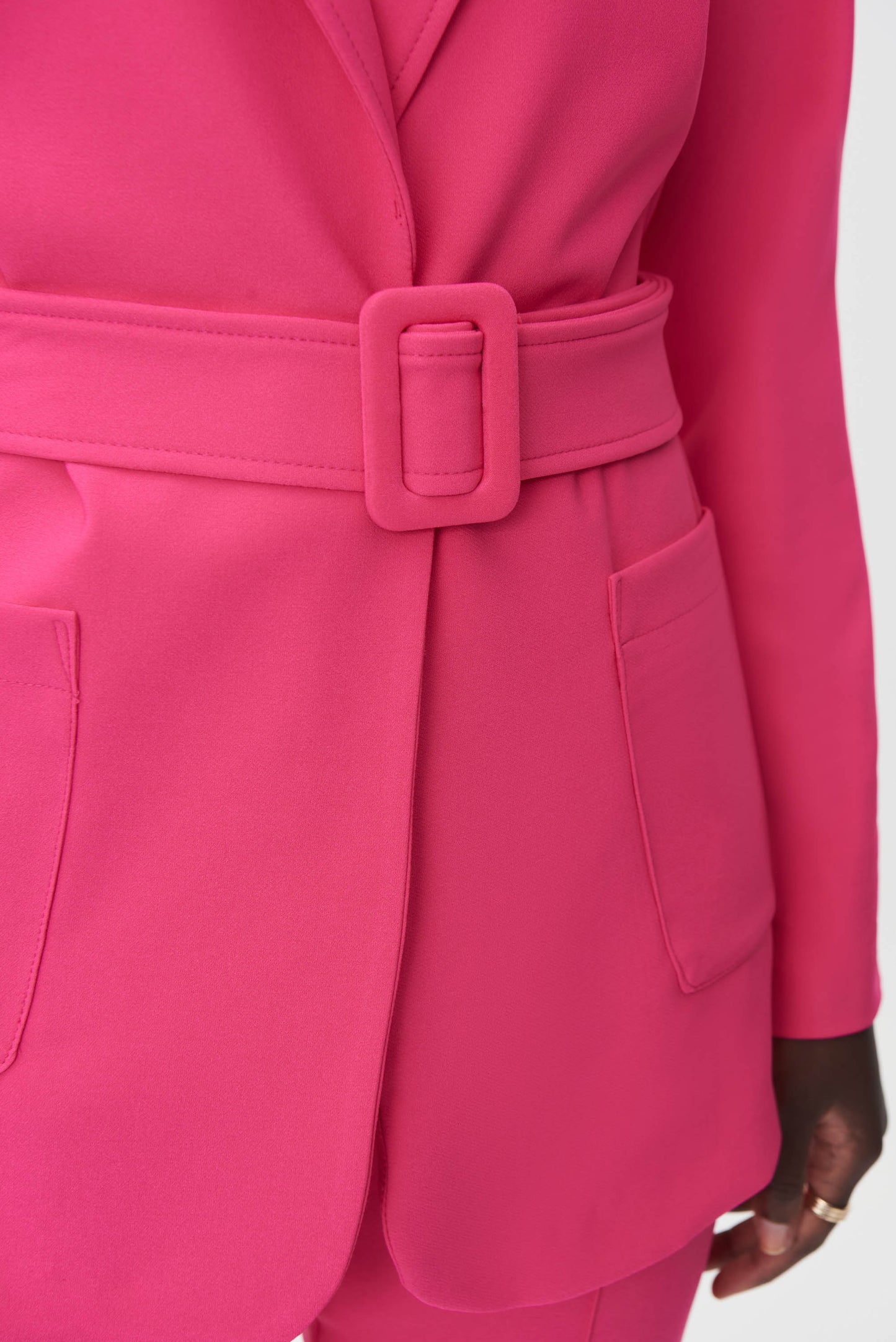 Saco fucsia con cinto 232172