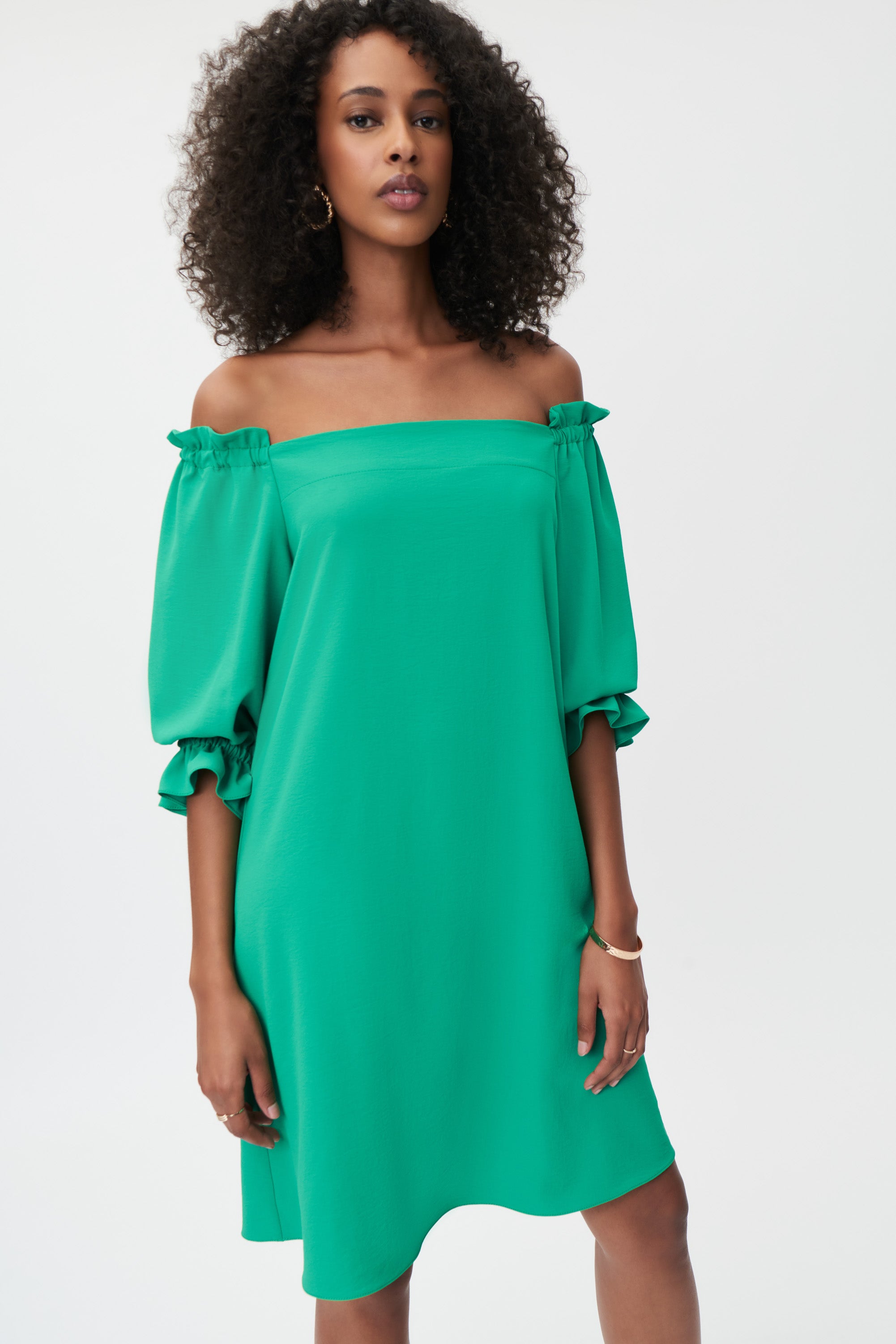 Vestido verde sin hombros 232193