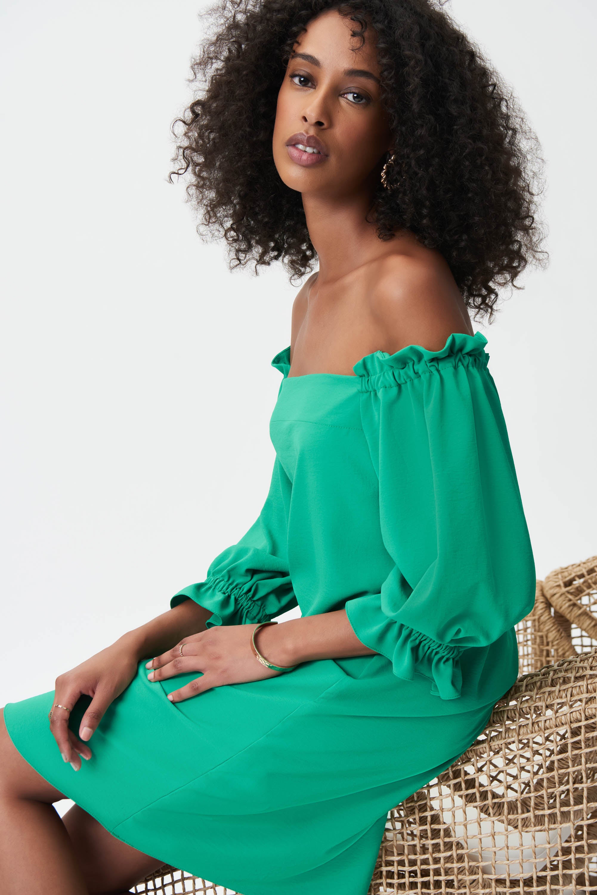 Vestido verde sin hombros 232193
