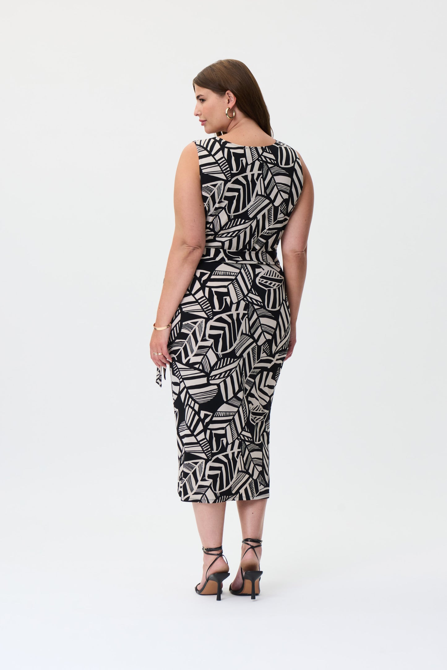 Vestido cruzado negro con beige 232197