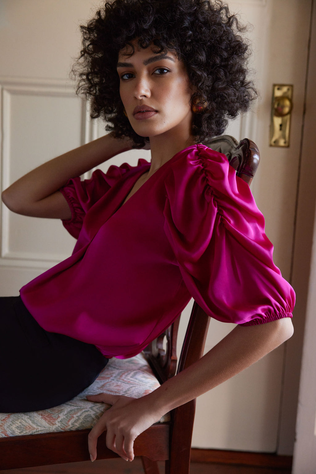 Blusa con mangas abullonadas fucsia 233026