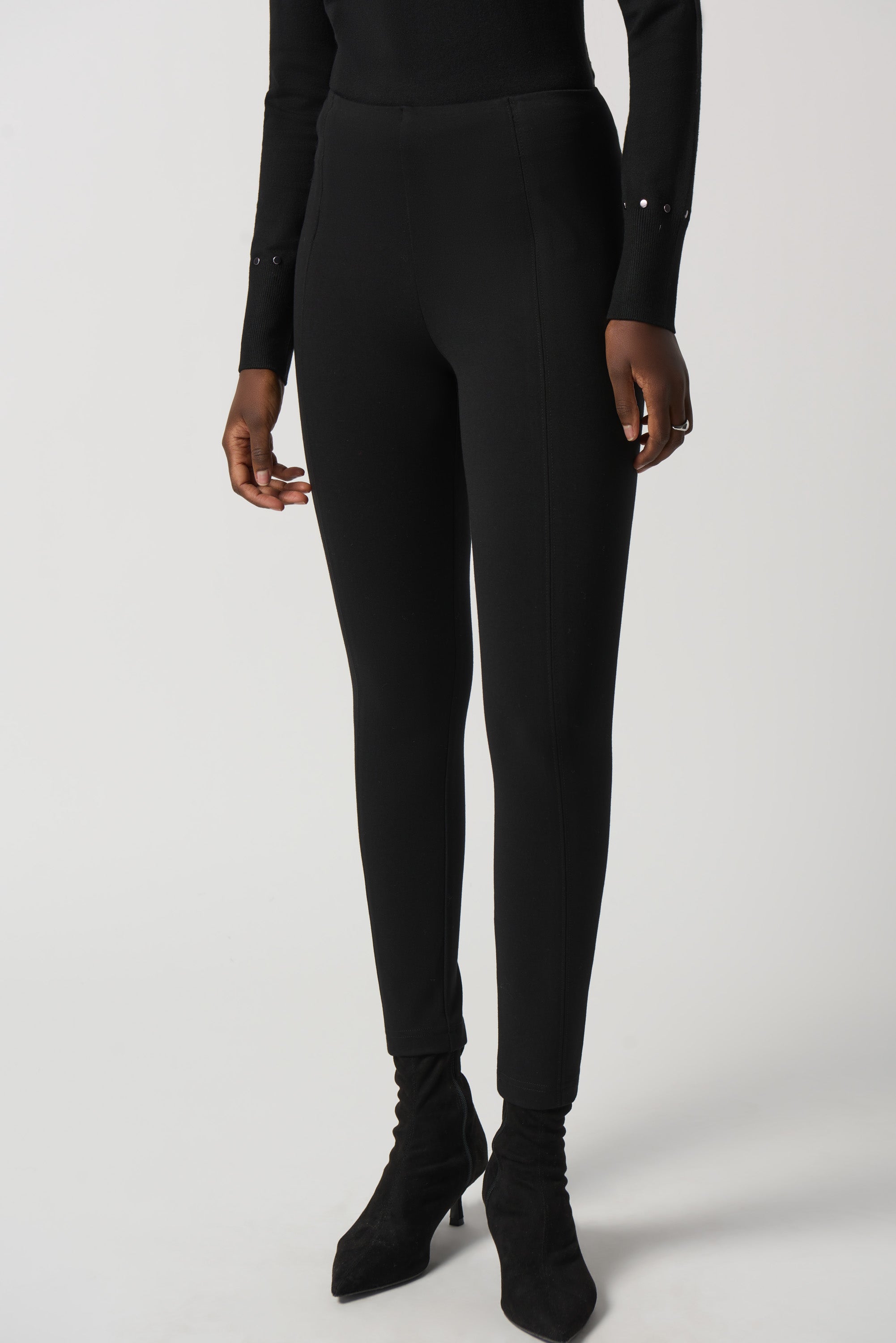 Pantalón ajustado de punto negro 233089