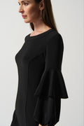 Vestido recto con mangas con volantes negro 233096