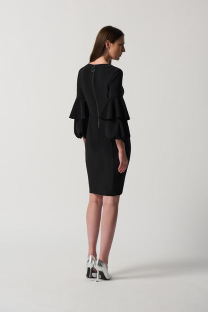 Vestido recto con mangas con volantes negro 233096