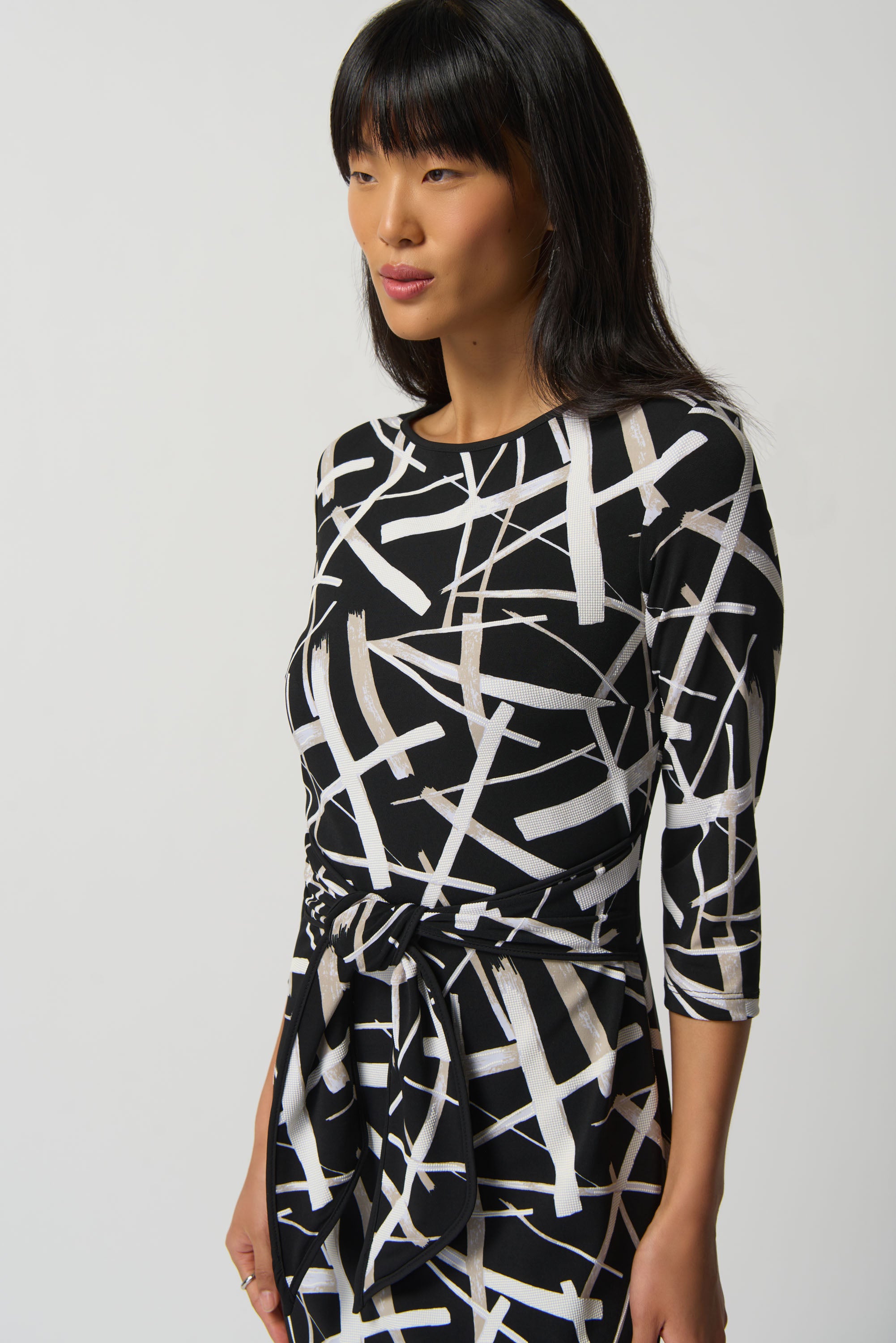Vestido de tubo negro estampado 233175