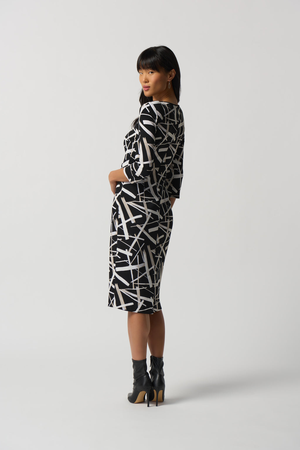 Vestido de tubo negro estampado 233175