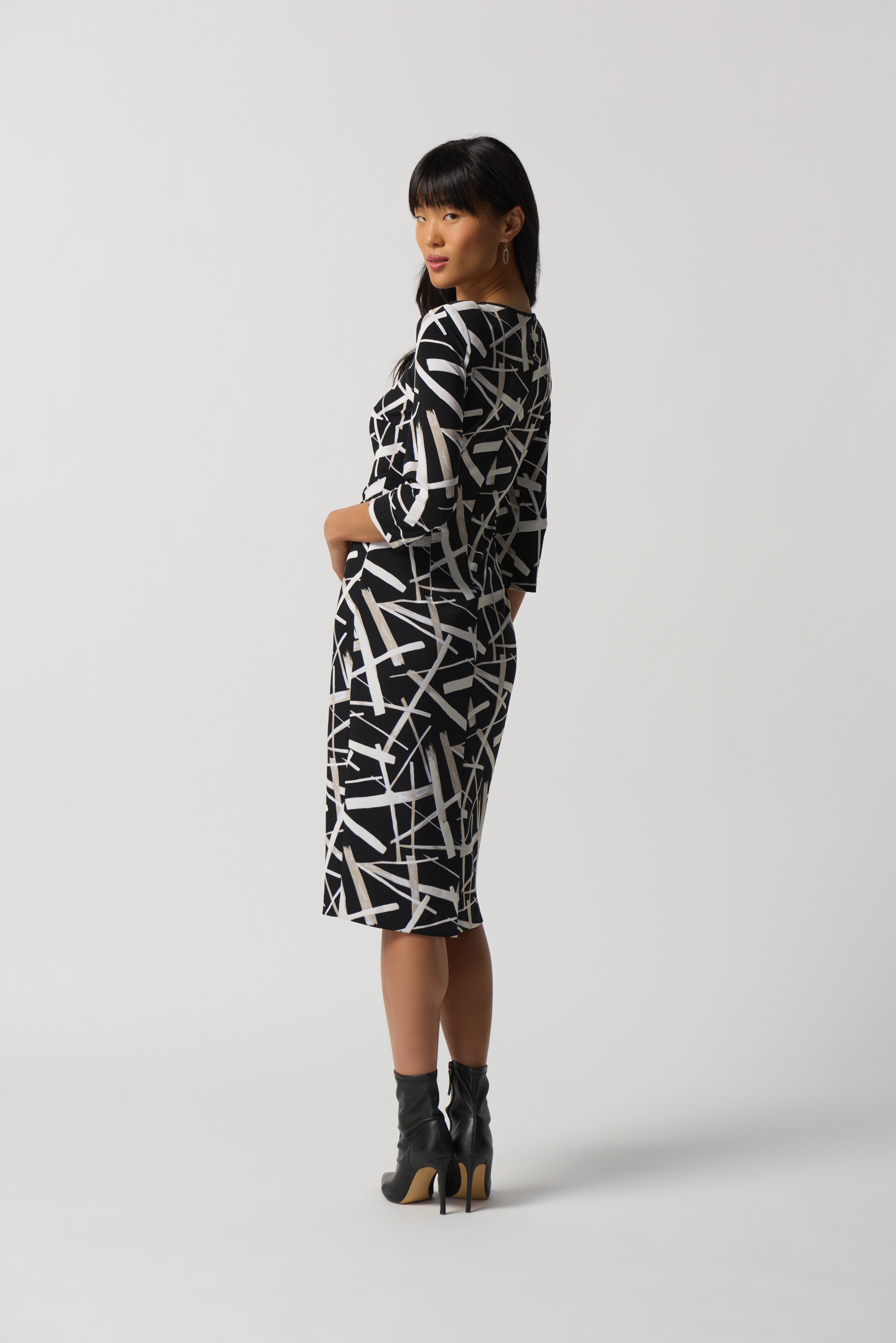 Vestido de tubo negro estampado 233175