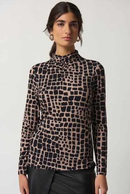 Blusa cuello alto animal print 233290