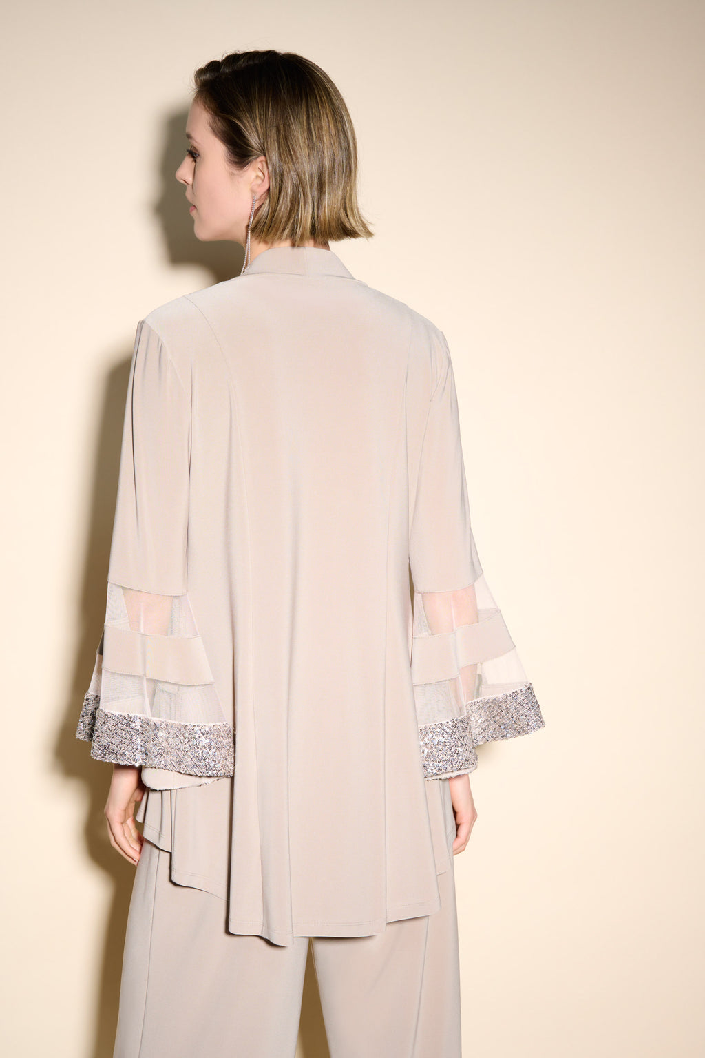 Blusa duo con mangas acampanadas perla 233719