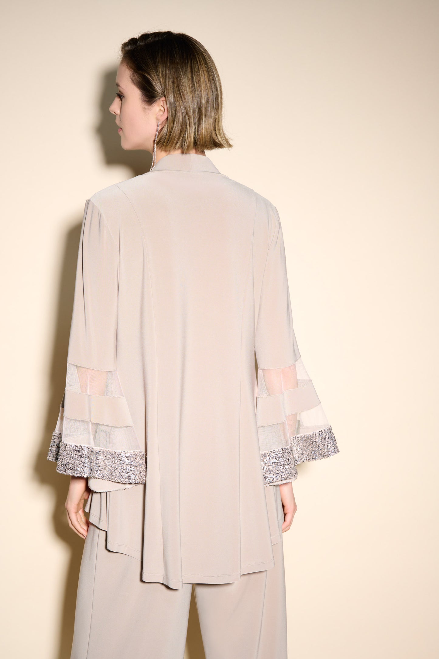 Blusa duo con mangas acampanadas perla 233719