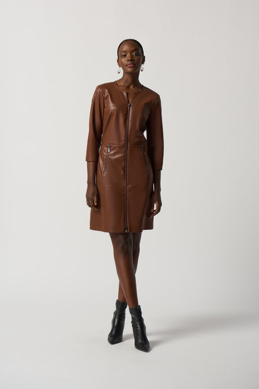 Vestido línea A de piel sintética café 233920