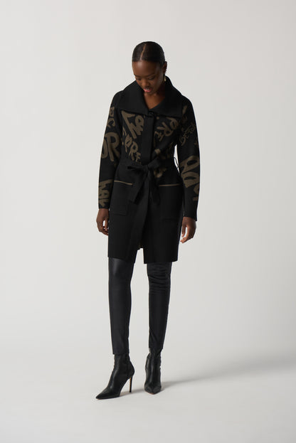Abrigo con estampado de letras negro 233960
