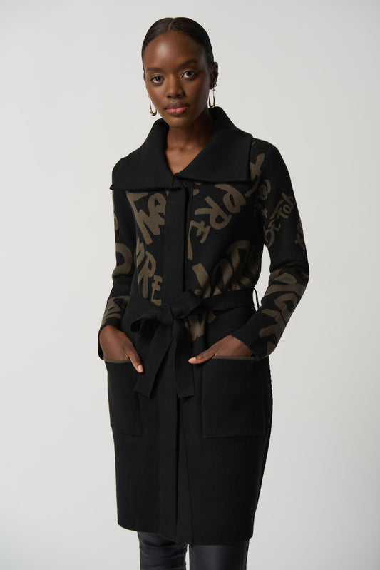Abrigo con estampado de letras negro 233960