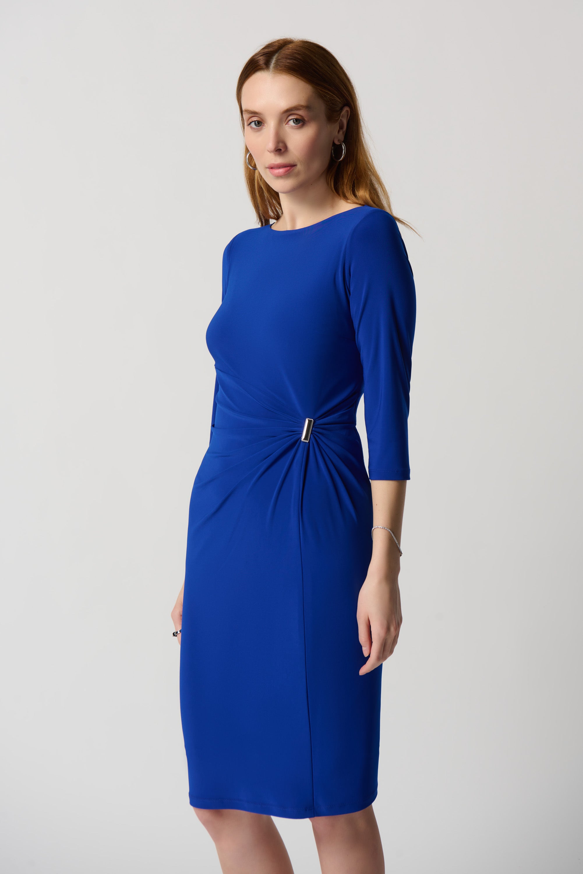 Vestido con adorno metalico azul rey 234031