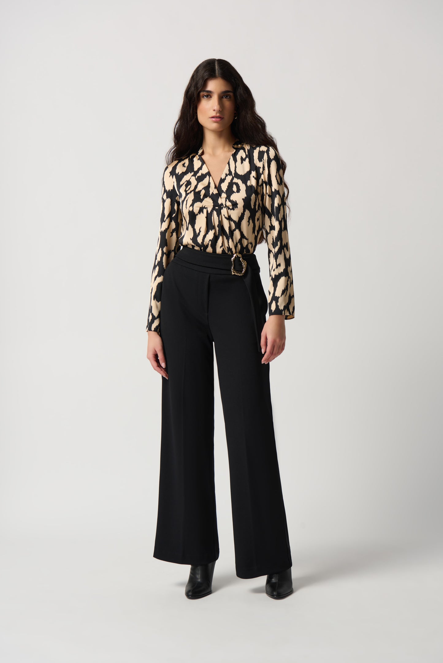 Blusa animal print con escote 234077