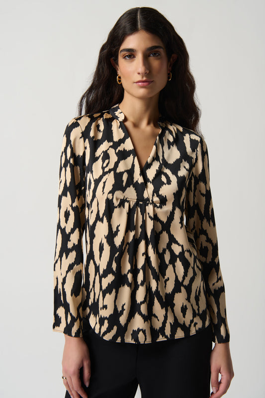 Blusa animal print con escote 234077