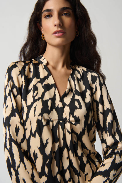 Blusa animal print con escote 234077