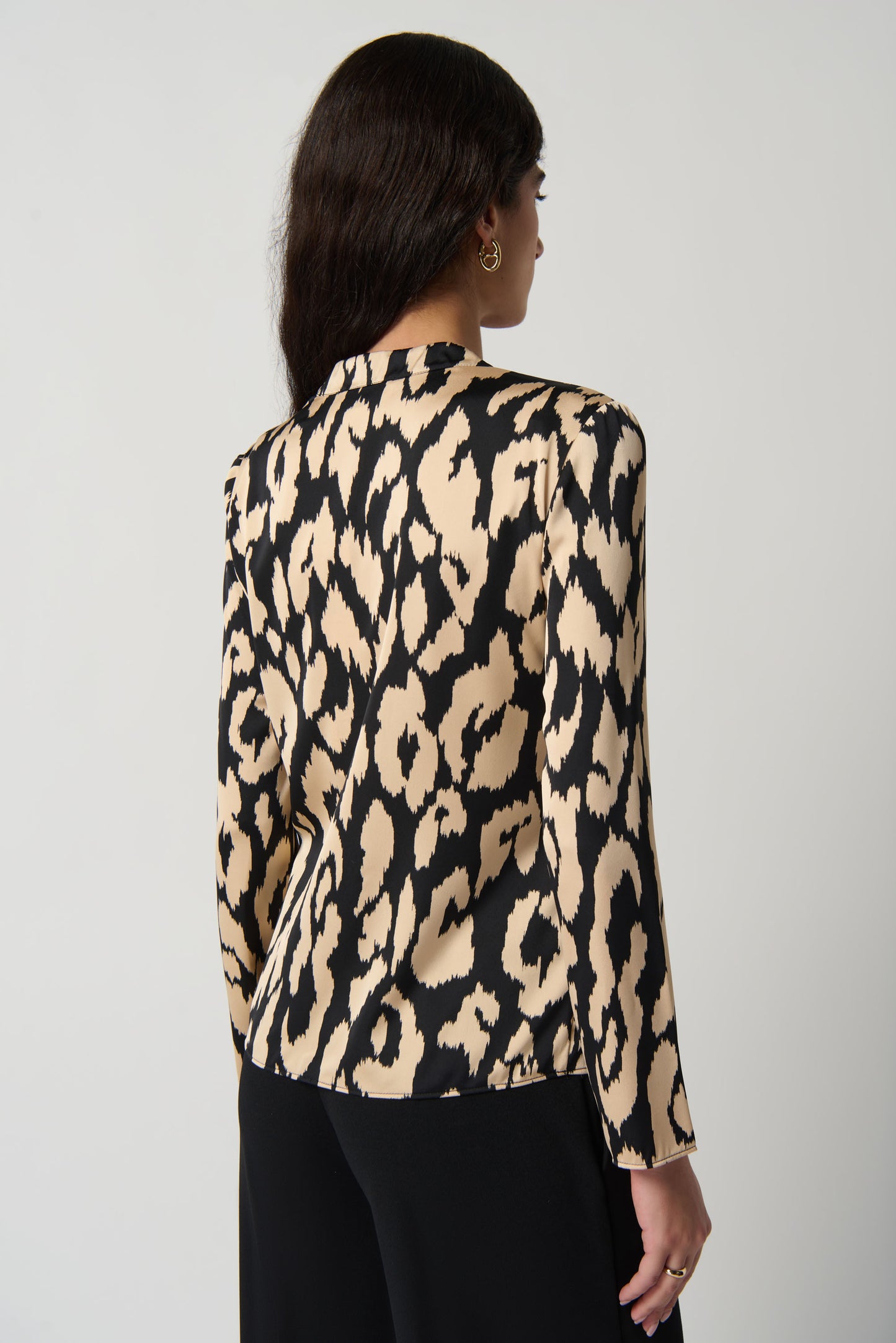Blusa animal print con escote 234077