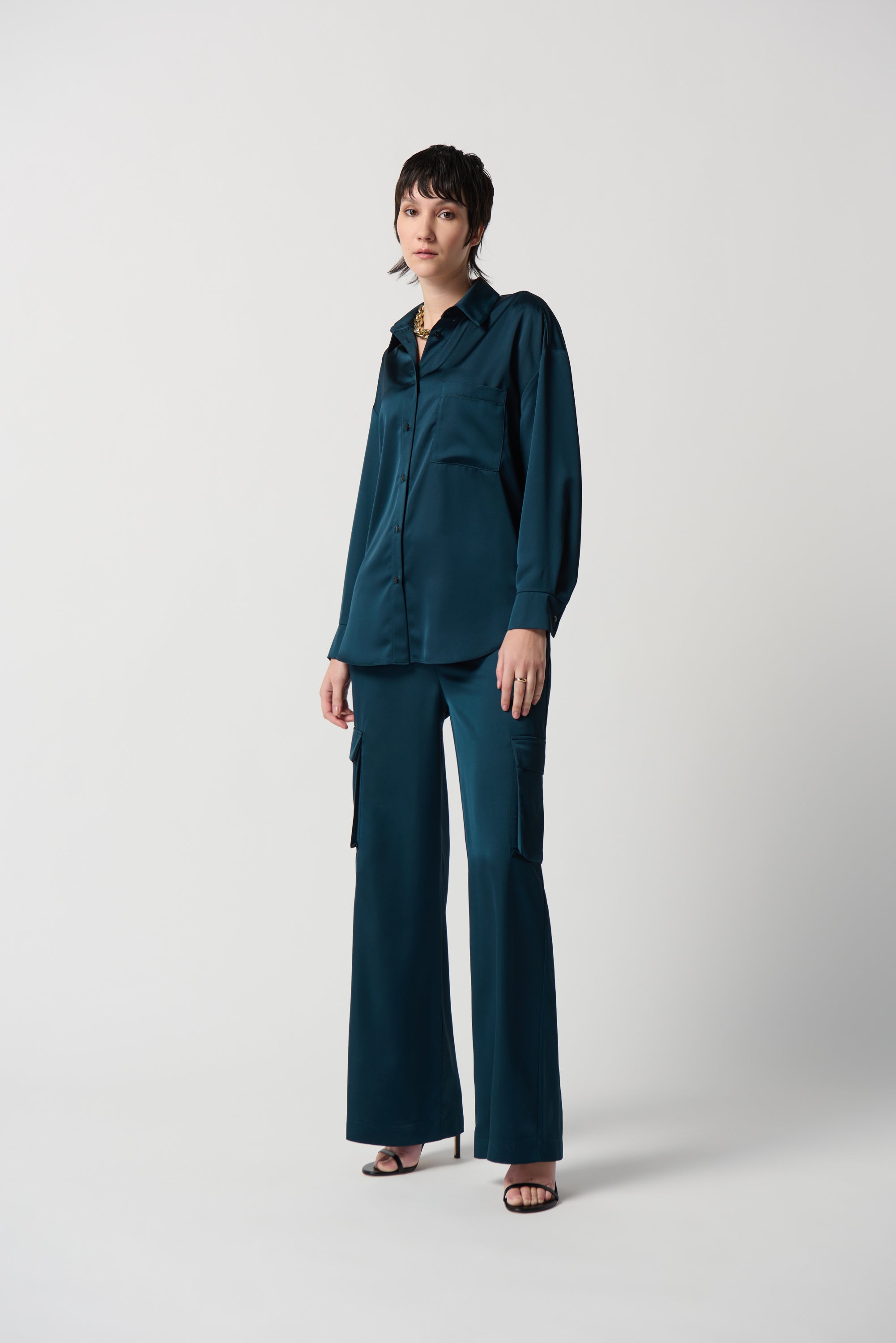 Blusa boxy satinada verde alpino 234115