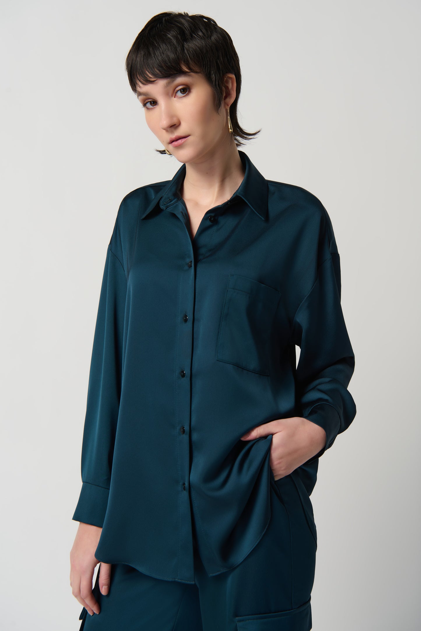 Blusa boxy satinada verde alpino 234115
