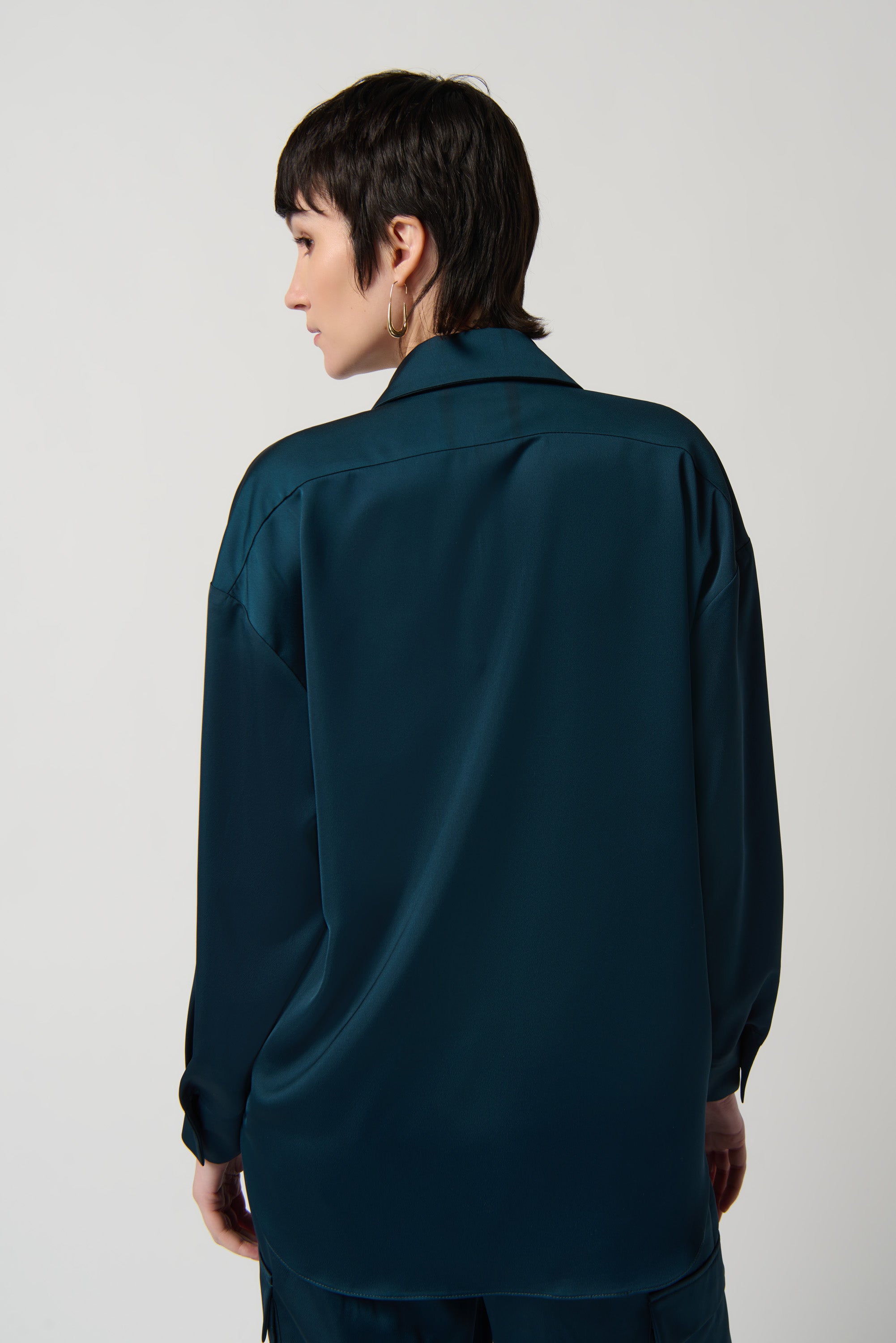 Blusa boxy satinada verde alpino 234115
