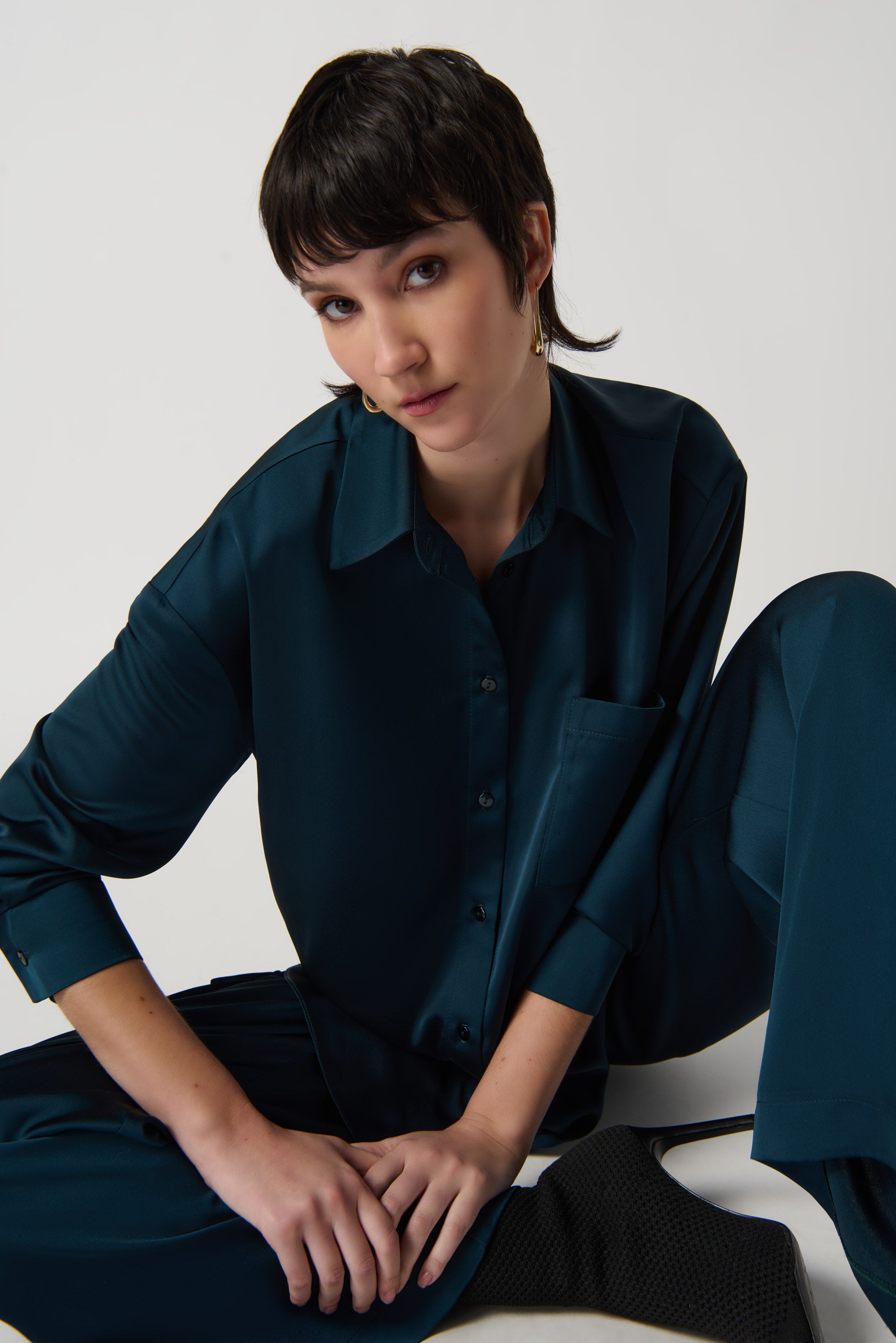 Blusa boxy satinada verde alpino 234115