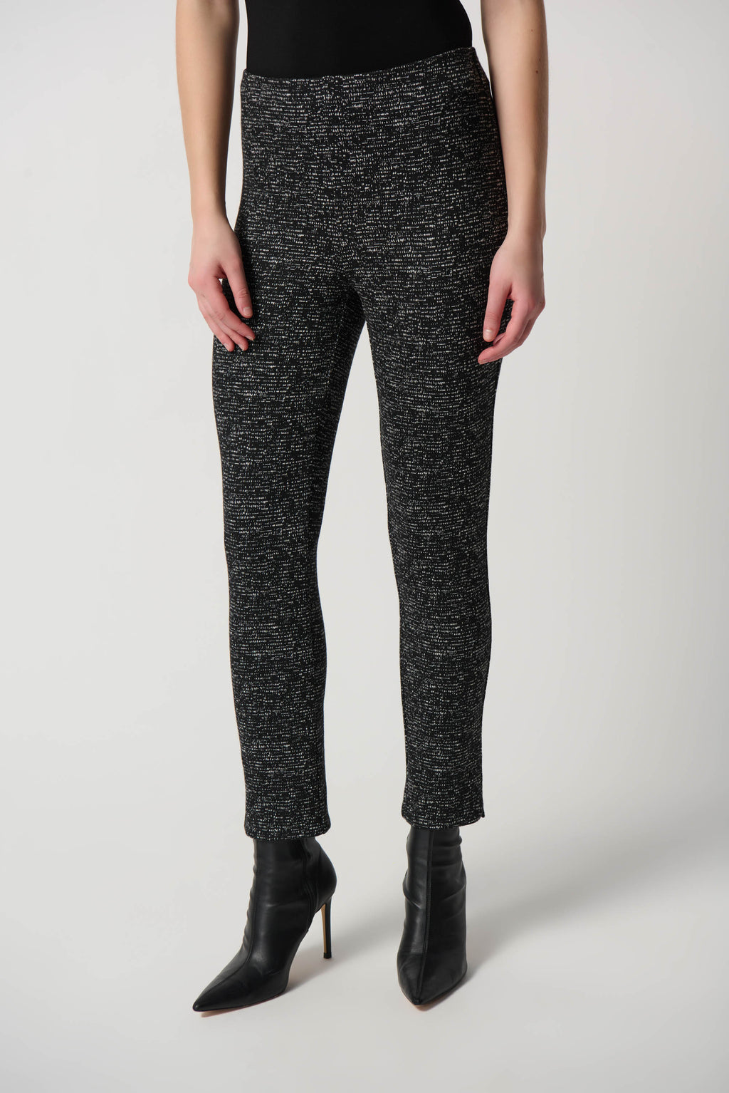 Pantalón de punto jaspeado negro 234116