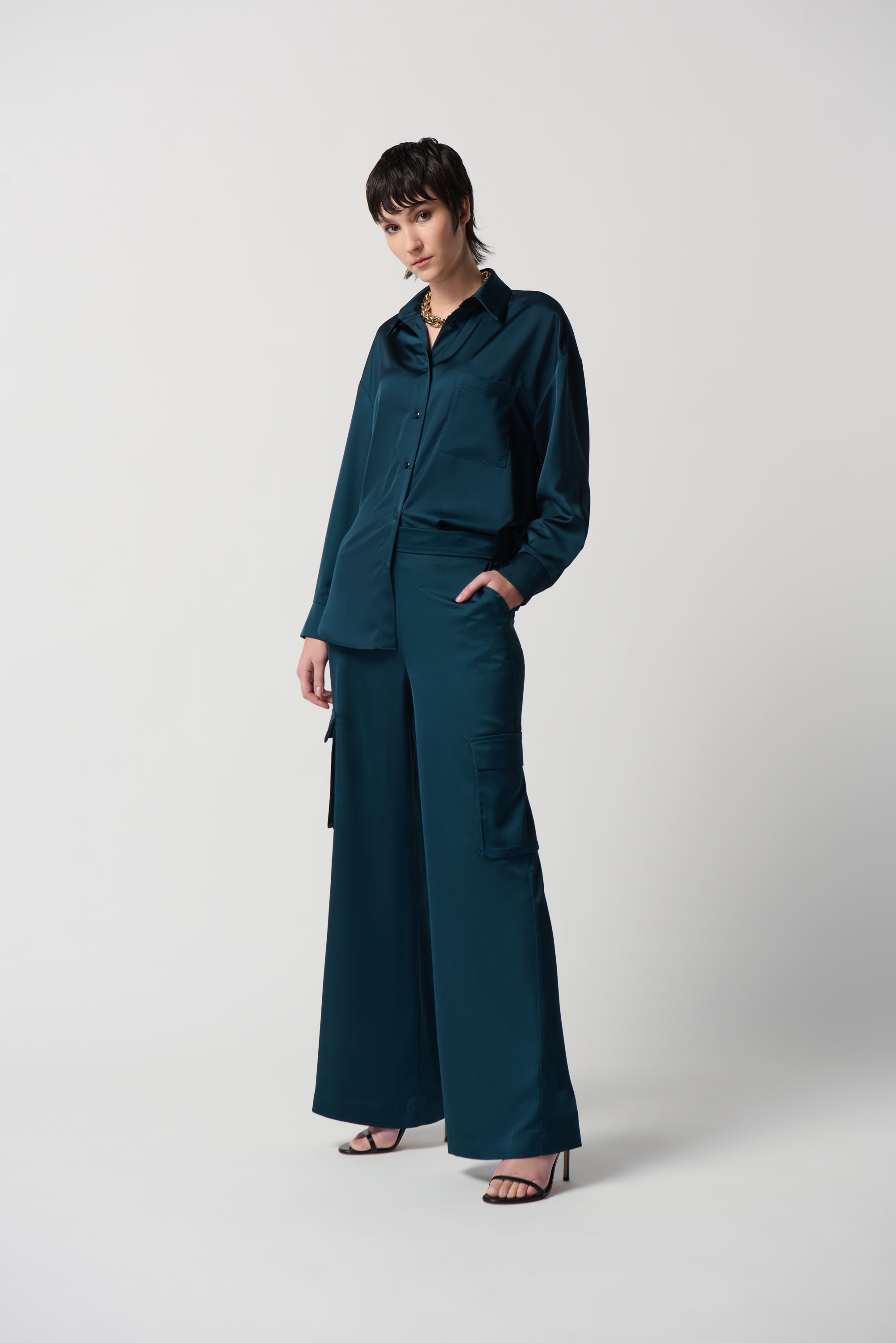Pantalón cargo satinado verde alpino 234117