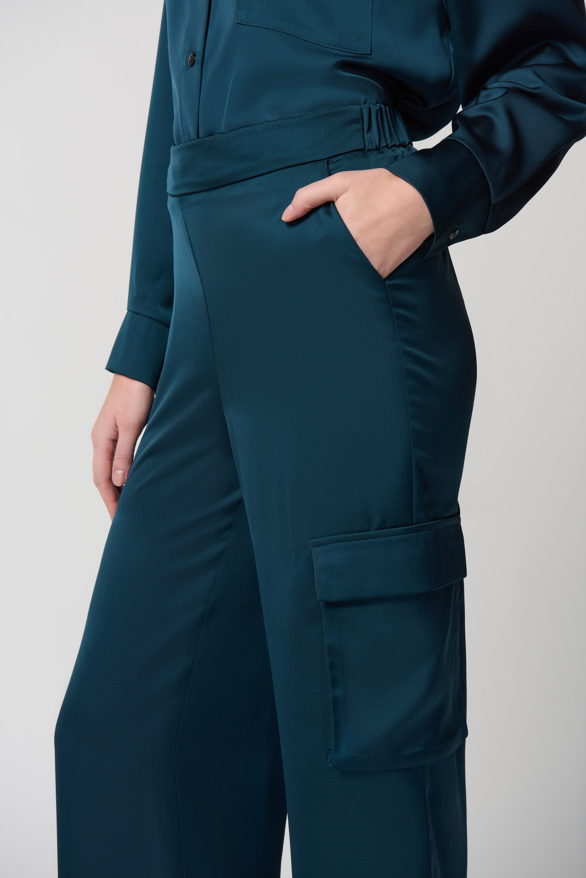 Pantalón cargo satinado verde alpino 234117