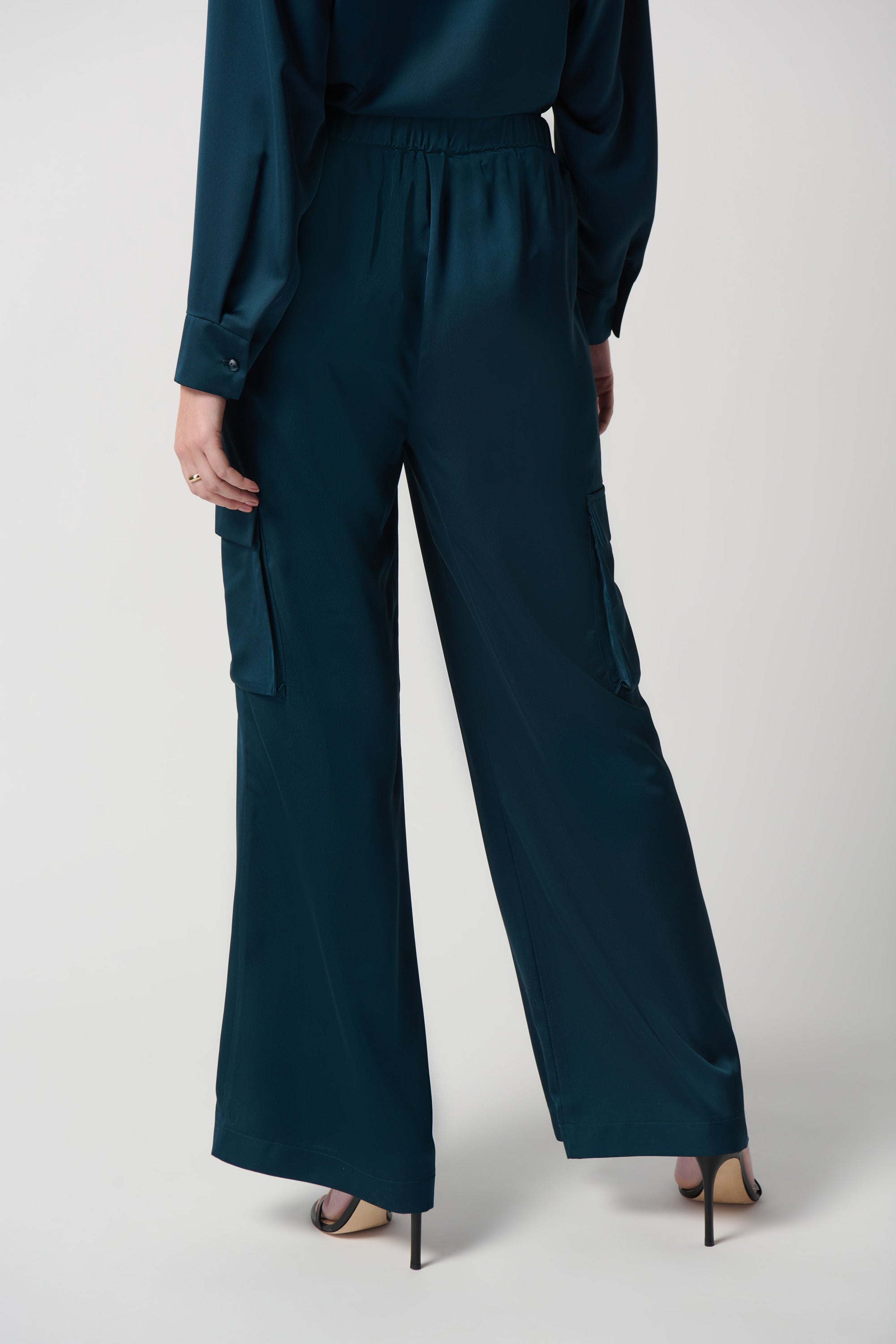 Pantalón cargo satinado verde alpino 234117